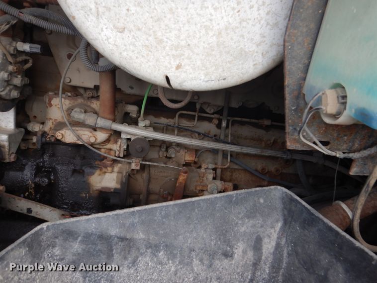 image for item DA8402 1991 Ford L9000  dump truck