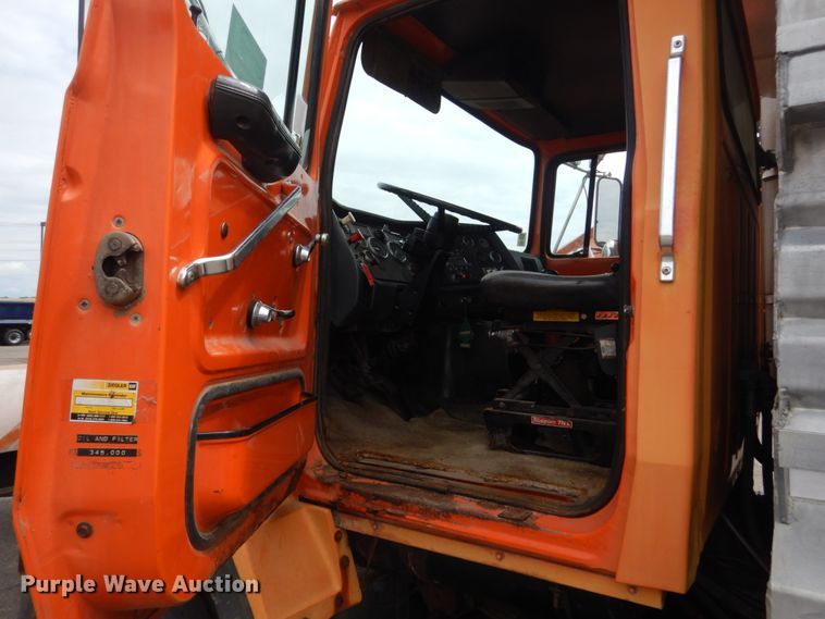 image for item DA8402 1991 Ford L9000  dump truck