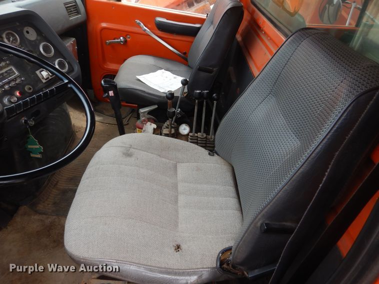 image for item DA8402 1991 Ford L9000  dump truck