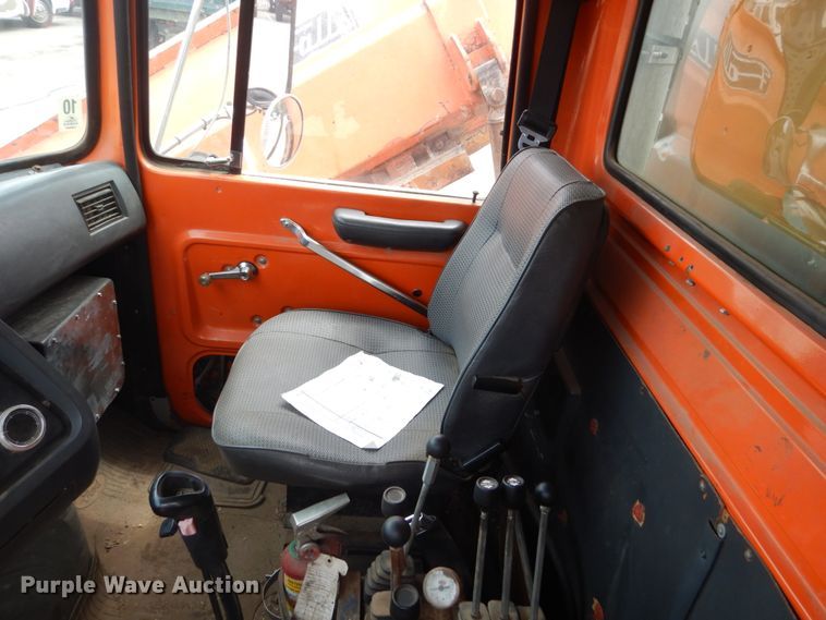 image for item DA8402 1991 Ford L9000  dump truck