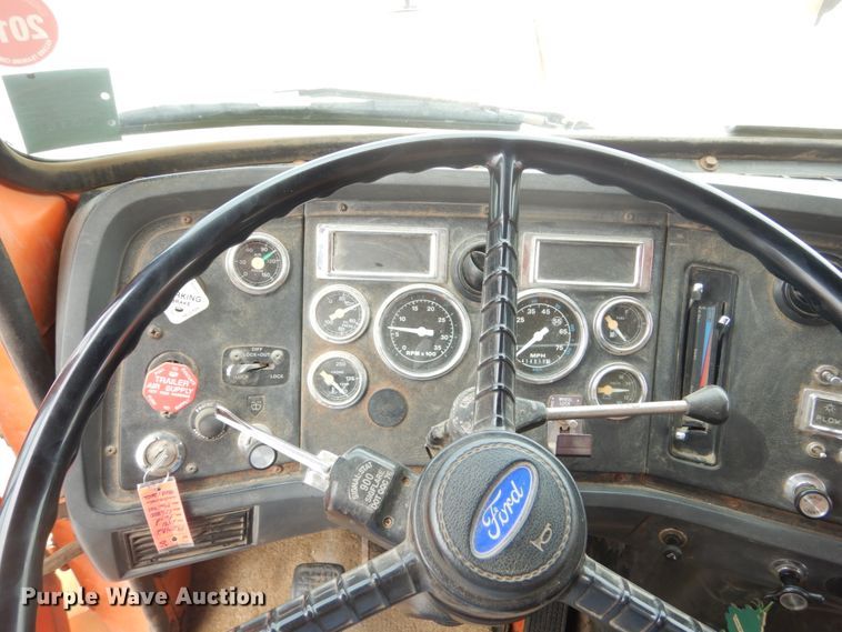 image for item DA8402 1991 Ford L9000  dump truck