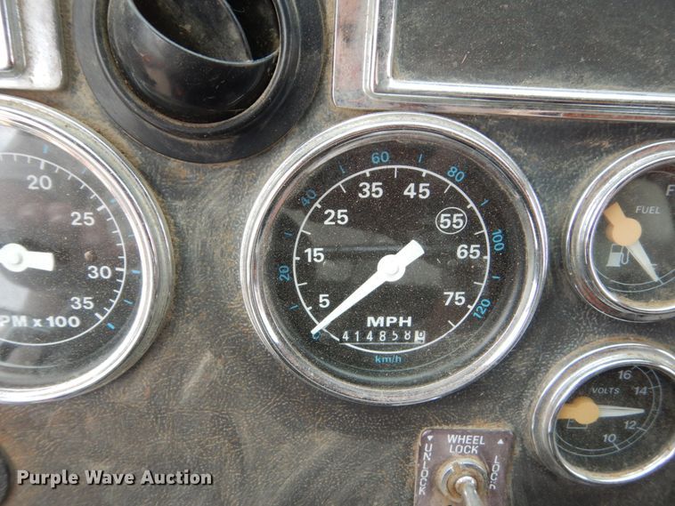 image for item DA8402 1991 Ford L9000  dump truck