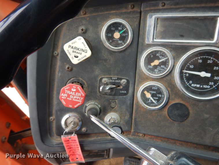 image for item DA8402 1991 Ford L9000  dump truck