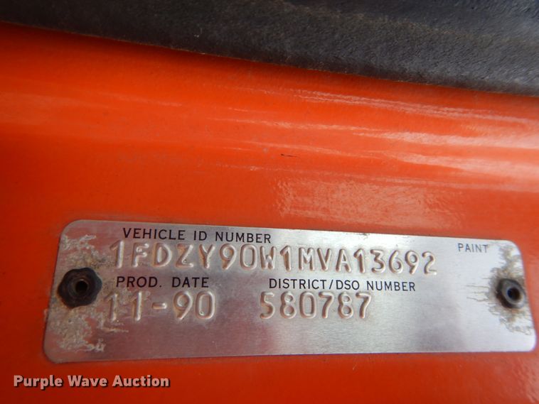 image for item DA8402 1991 Ford L9000  dump truck