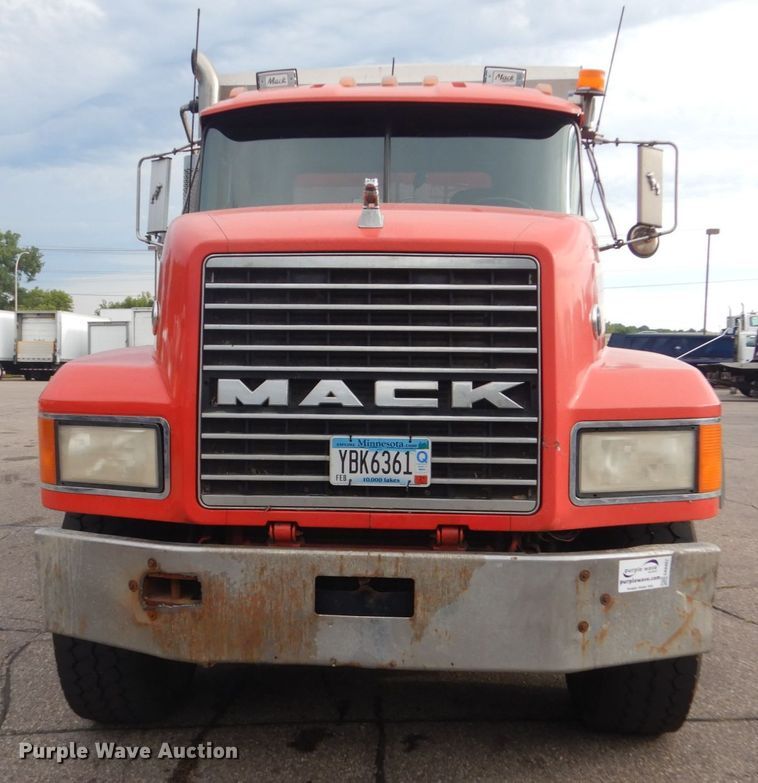 image for item DA8407 1994 Mack CL  dump truck