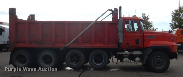 image for item DA8407 1994 Mack CL  dump truck