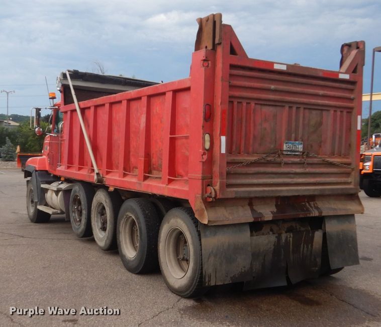image for item DA8407 1994 Mack CL  dump truck