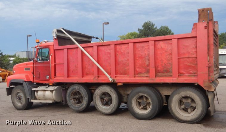 image for item DA8407 1994 Mack CL  dump truck