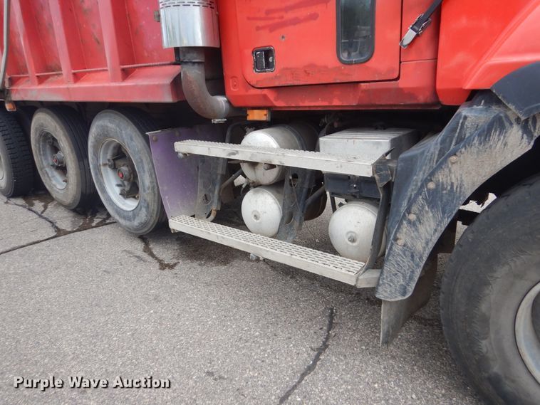 image for item DA8407 1994 Mack CL  dump truck