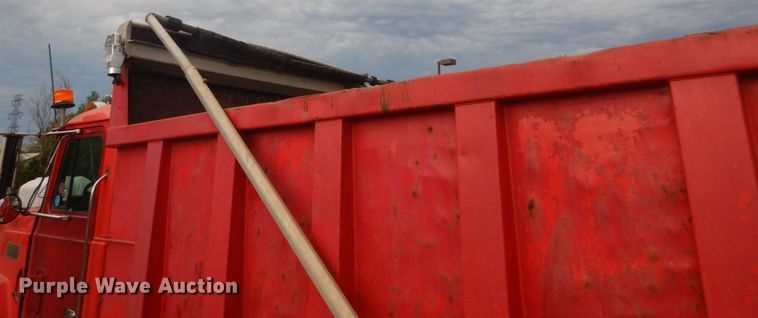 image for item DA8407 1994 Mack CL  dump truck