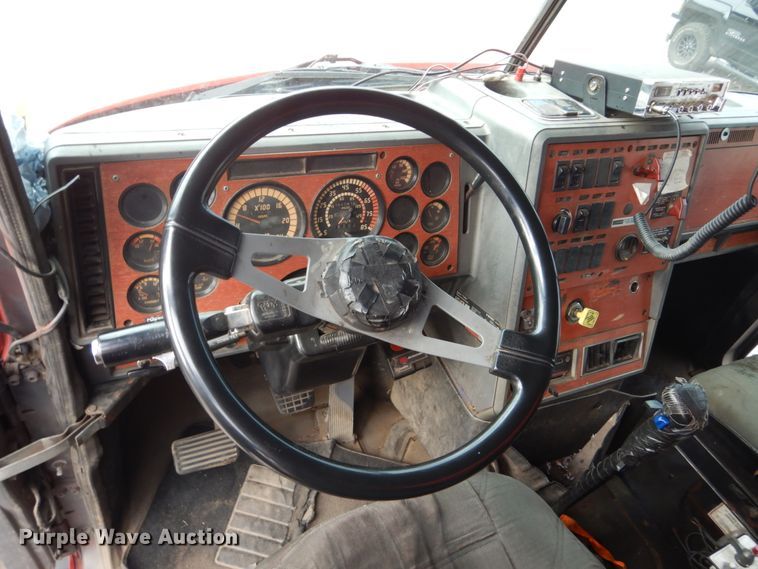 image for item DA8407 1994 Mack CL  dump truck