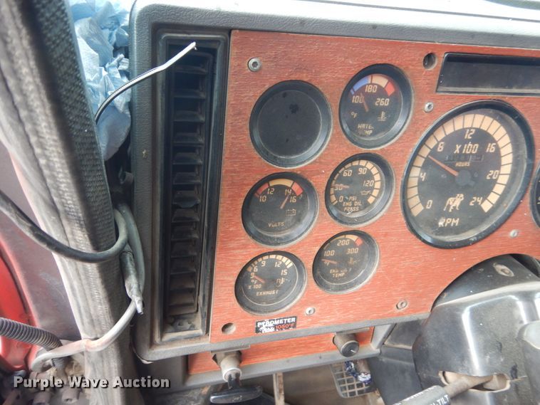 image for item DA8407 1994 Mack CL  dump truck