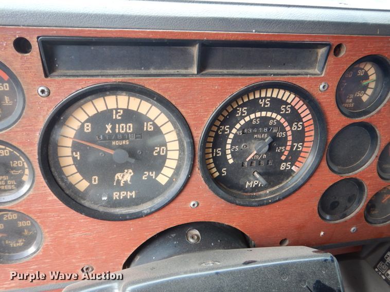 image for item DA8407 1994 Mack CL  dump truck