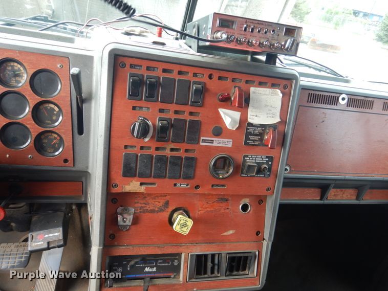 image for item DA8407 1994 Mack CL  dump truck