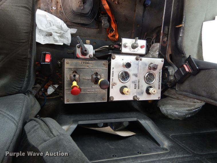 image for item DA8407 1994 Mack CL  dump truck