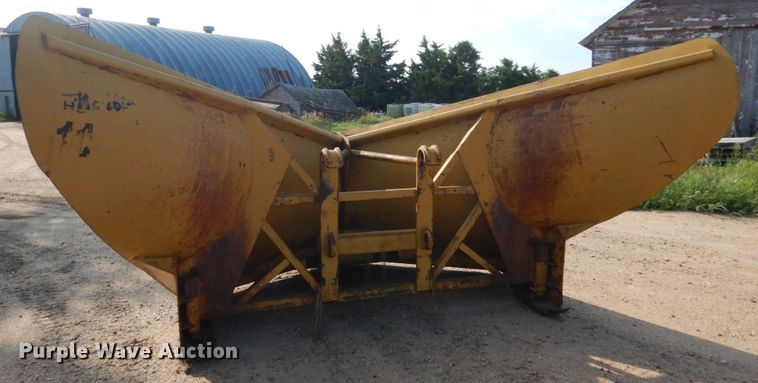 image for item DC4508 1967 Caterpillar 12F  rigid frame motor grader