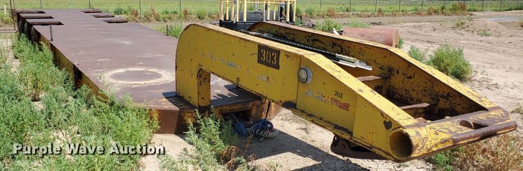 image for item DD0373 1969 Downs Clark flatbed trailer