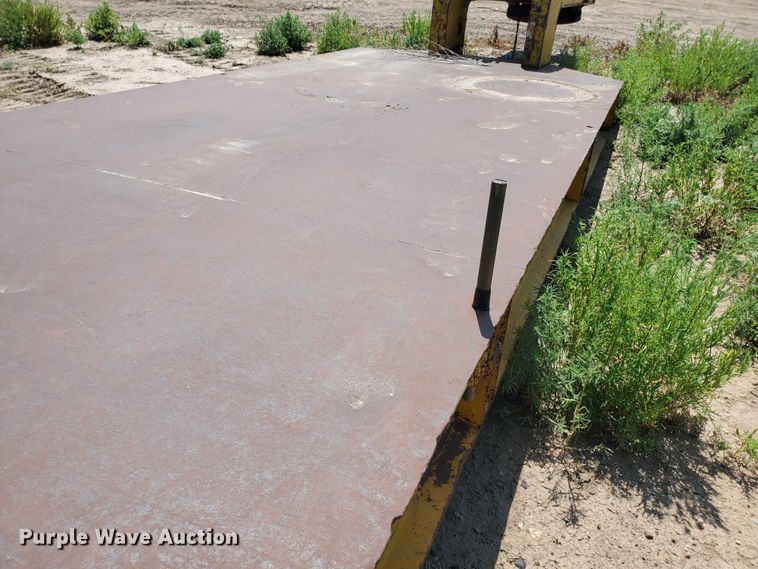 image for item DD0373 1969 Downs Clark flatbed trailer