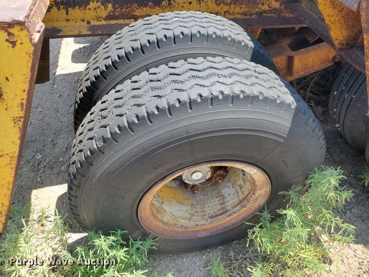 image for item DD0373 1969 Downs Clark flatbed trailer