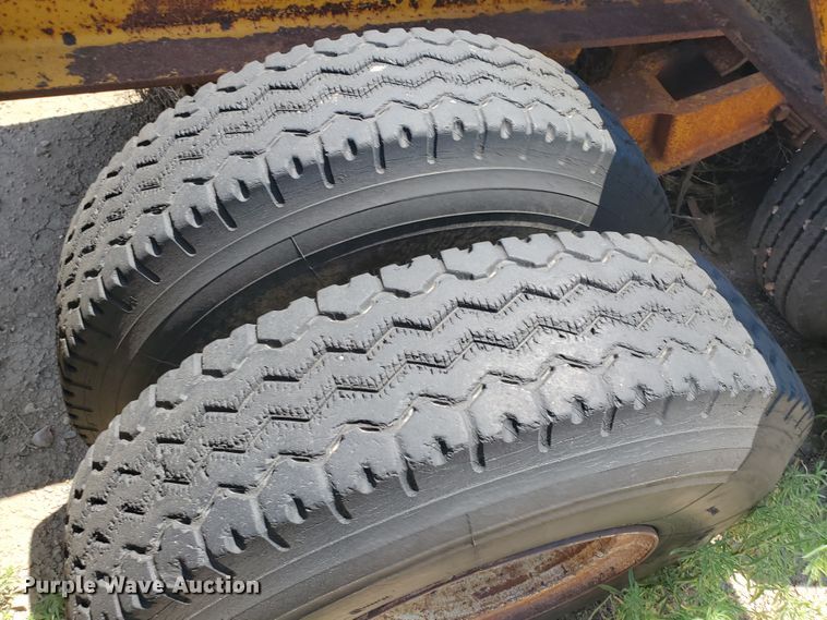 image for item DD0373 1969 Downs Clark flatbed trailer