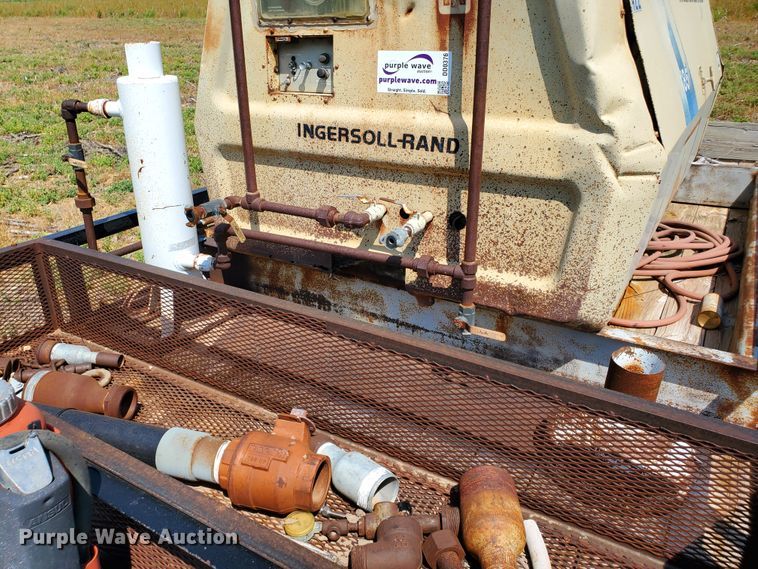 image for item DD0376 2000 Big Tex utility trailer with soda blast machine