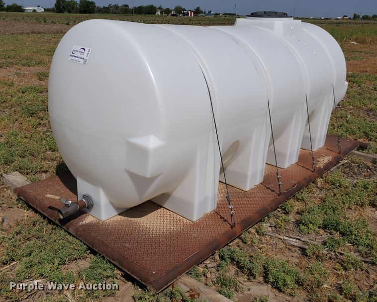 image for item DD0380 1,000 gallon poly tank