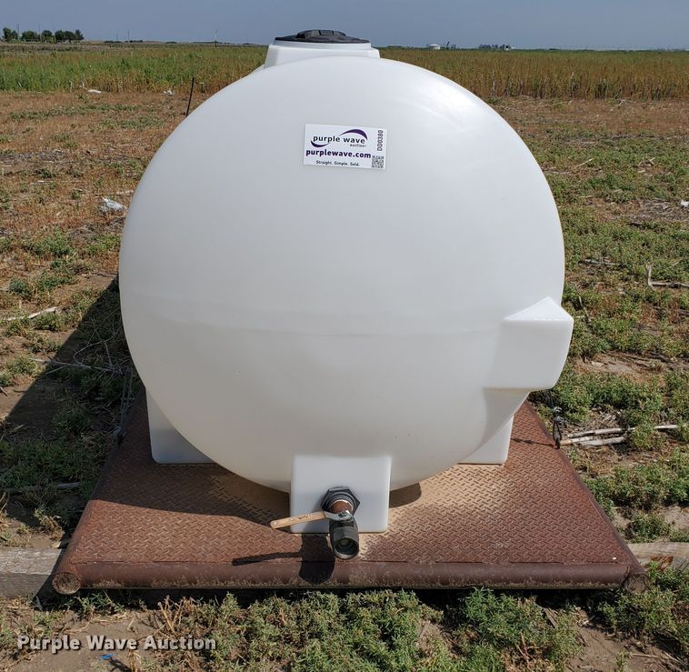 image for item DD0380 1,000 gallon poly tank