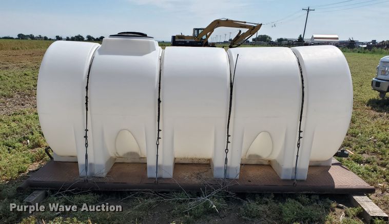 image for item DD0380 1,000 gallon poly tank