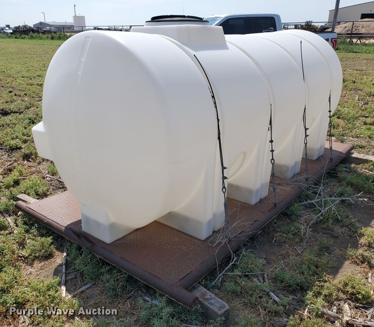 image for item DD0380 1,000 gallon poly tank