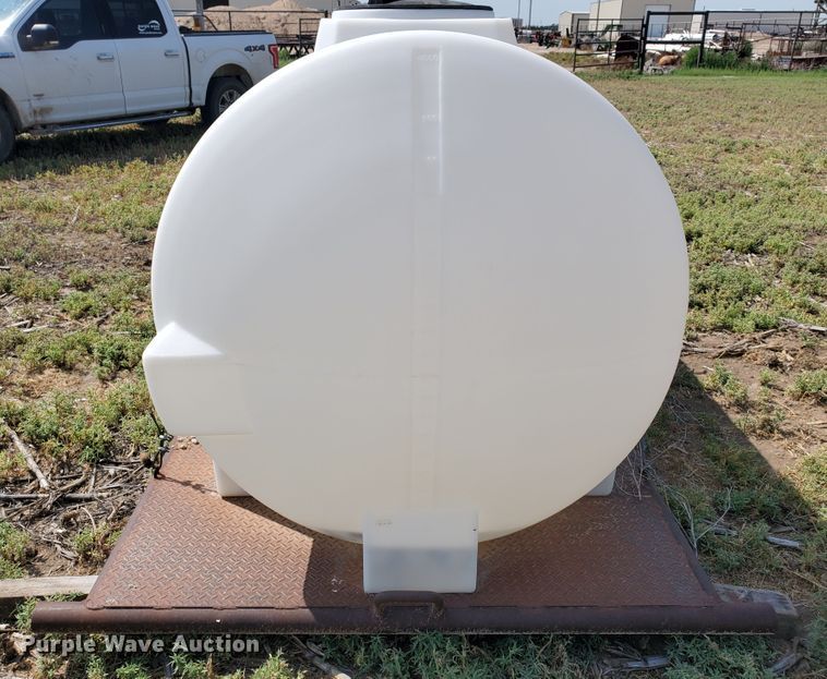 image for item DD0380 1,000 gallon poly tank