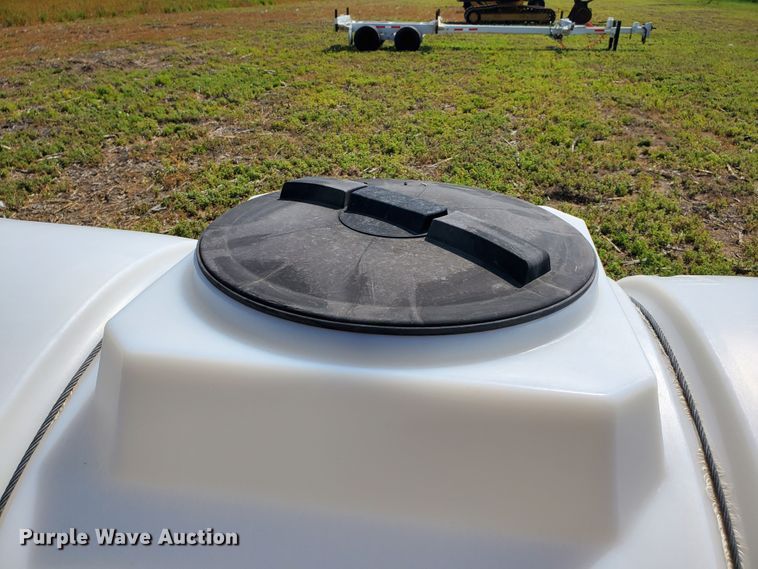 image for item DD0380 1,000 gallon poly tank