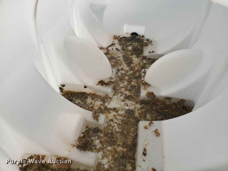 image for item DD0380 1,000 gallon poly tank