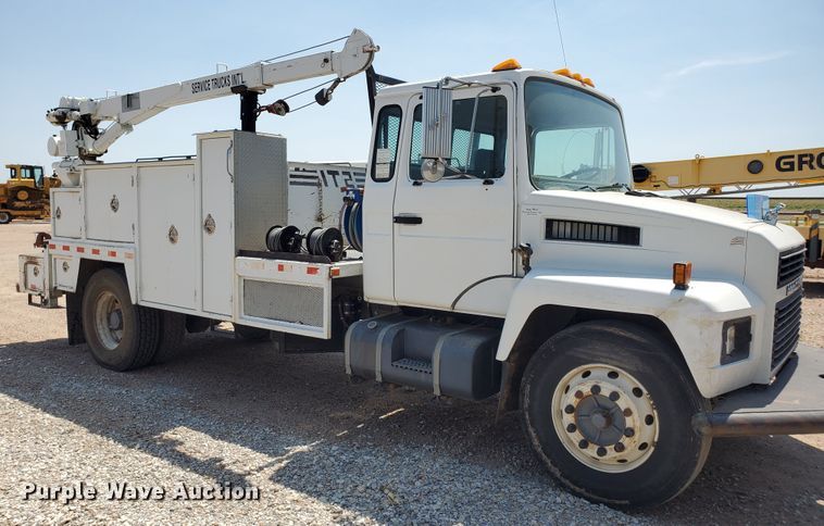 image for item DD0381 2001 Mack CS  service truck with crane