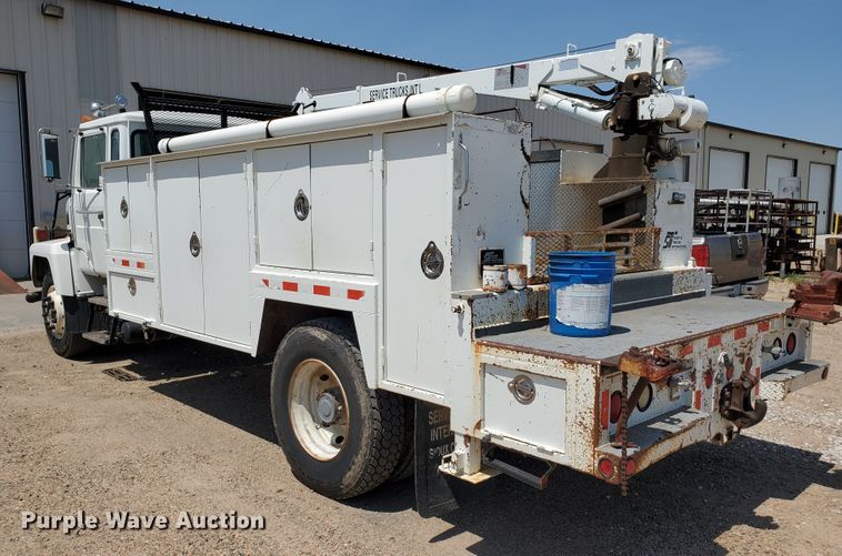 image for item DD0381 2001 Mack CS  service truck with crane