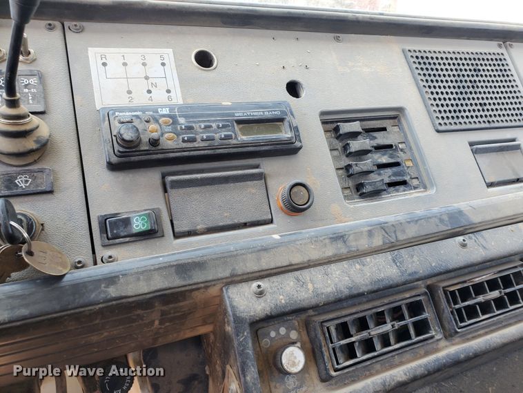 image for item DD0381 2001 Mack CS  service truck with crane