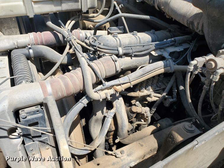 image for item DD0381 2001 Mack CS  service truck with crane