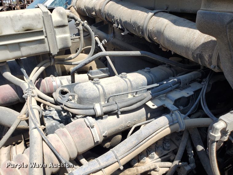 image for item DD0381 2001 Mack CS  service truck with crane