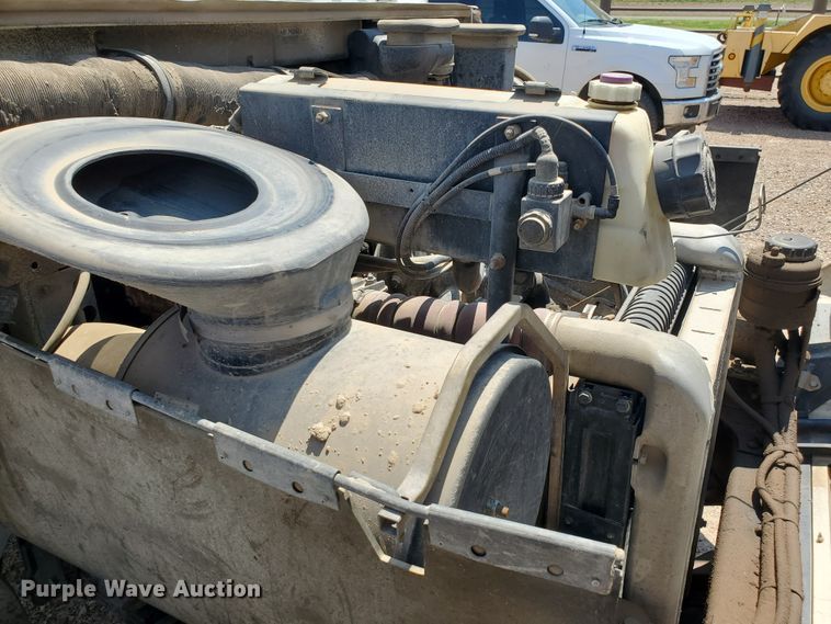 image for item DD0381 2001 Mack CS  service truck with crane
