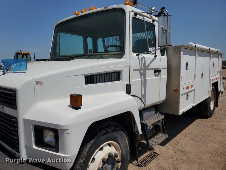 image for item DD0381 2001 Mack CS  service truck with crane