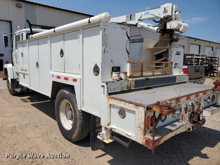 image for item DD0381 2001 Mack CS  service truck with crane