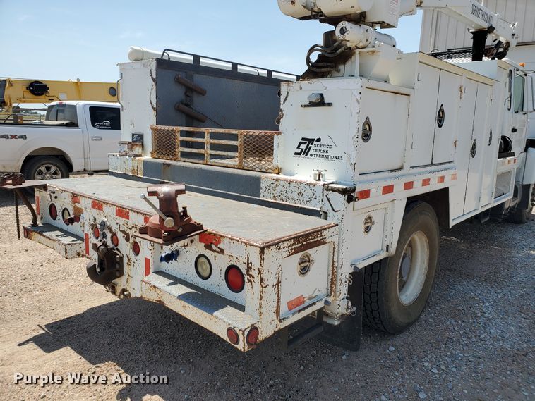 image for item DD0381 2001 Mack CS  service truck with crane