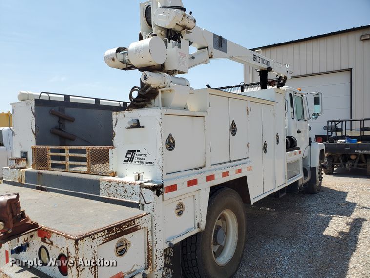 image for item DD0381 2001 Mack CS  service truck with crane