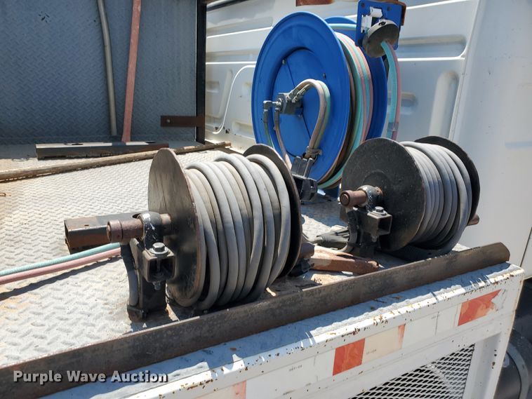 image for item DD0381 2001 Mack CS  service truck with crane