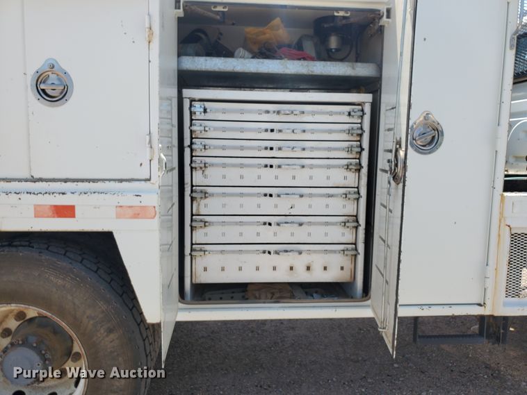 image for item DD0381 2001 Mack CS  service truck with crane