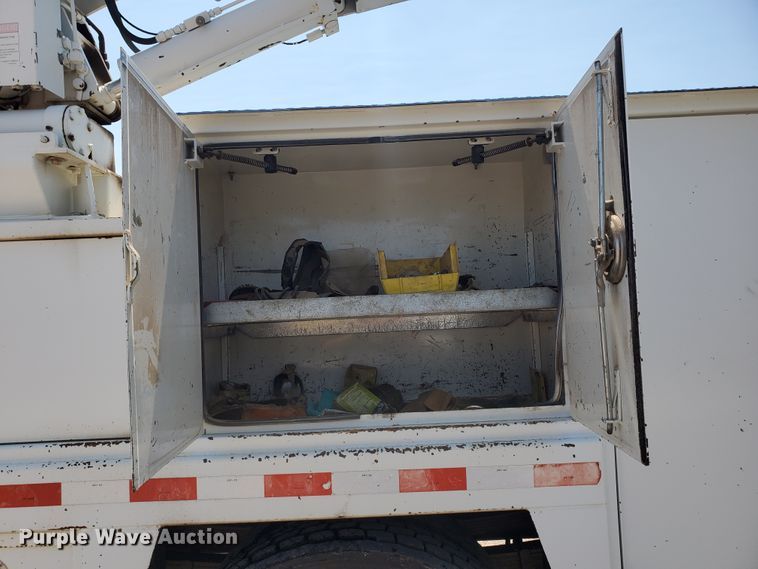 image for item DD0381 2001 Mack CS  service truck with crane