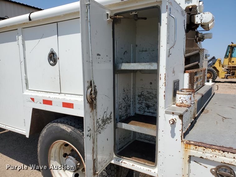 image for item DD0381 2001 Mack CS  service truck with crane