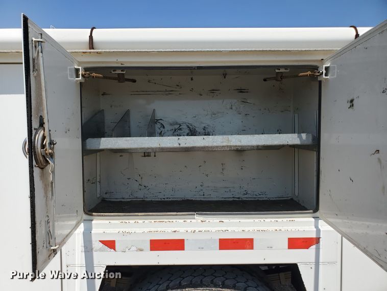 image for item DD0381 2001 Mack CS  service truck with crane