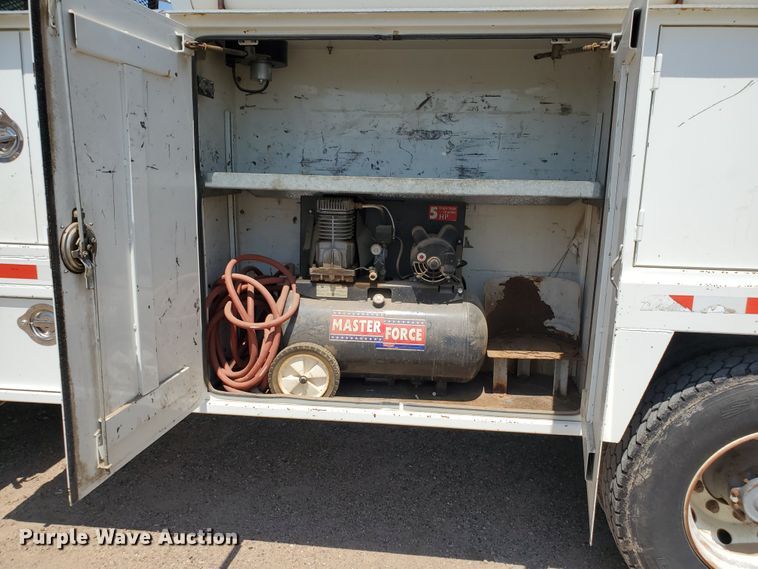 image for item DD0381 2001 Mack CS  service truck with crane