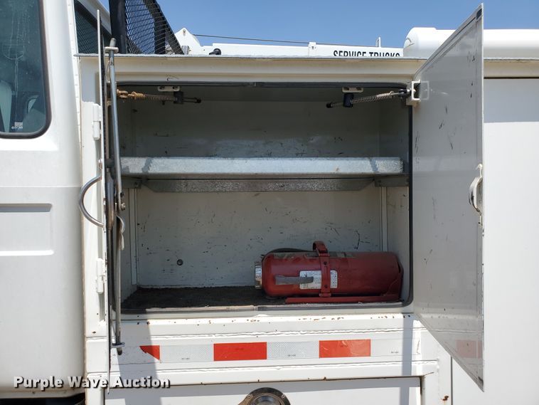 image for item DD0381 2001 Mack CS  service truck with crane