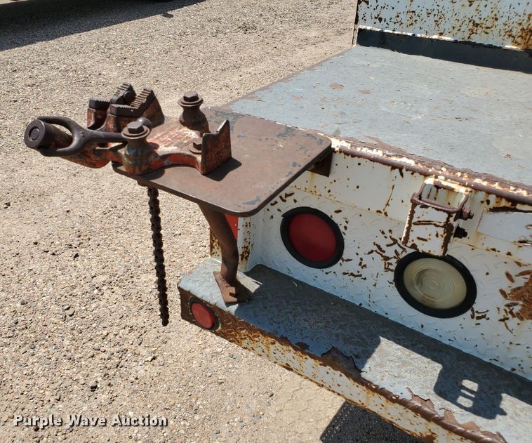 image for item DD0381 2001 Mack CS  service truck with crane